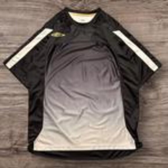 Umbro Black & White Ombre Soccer Jersey – Size L - Picture 1 of 6